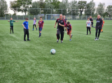 Laatste training S.K.N.W.K. JO11-1JM (partijtje tegen de ouders) van maandag 27 mei 2024 (12/137)